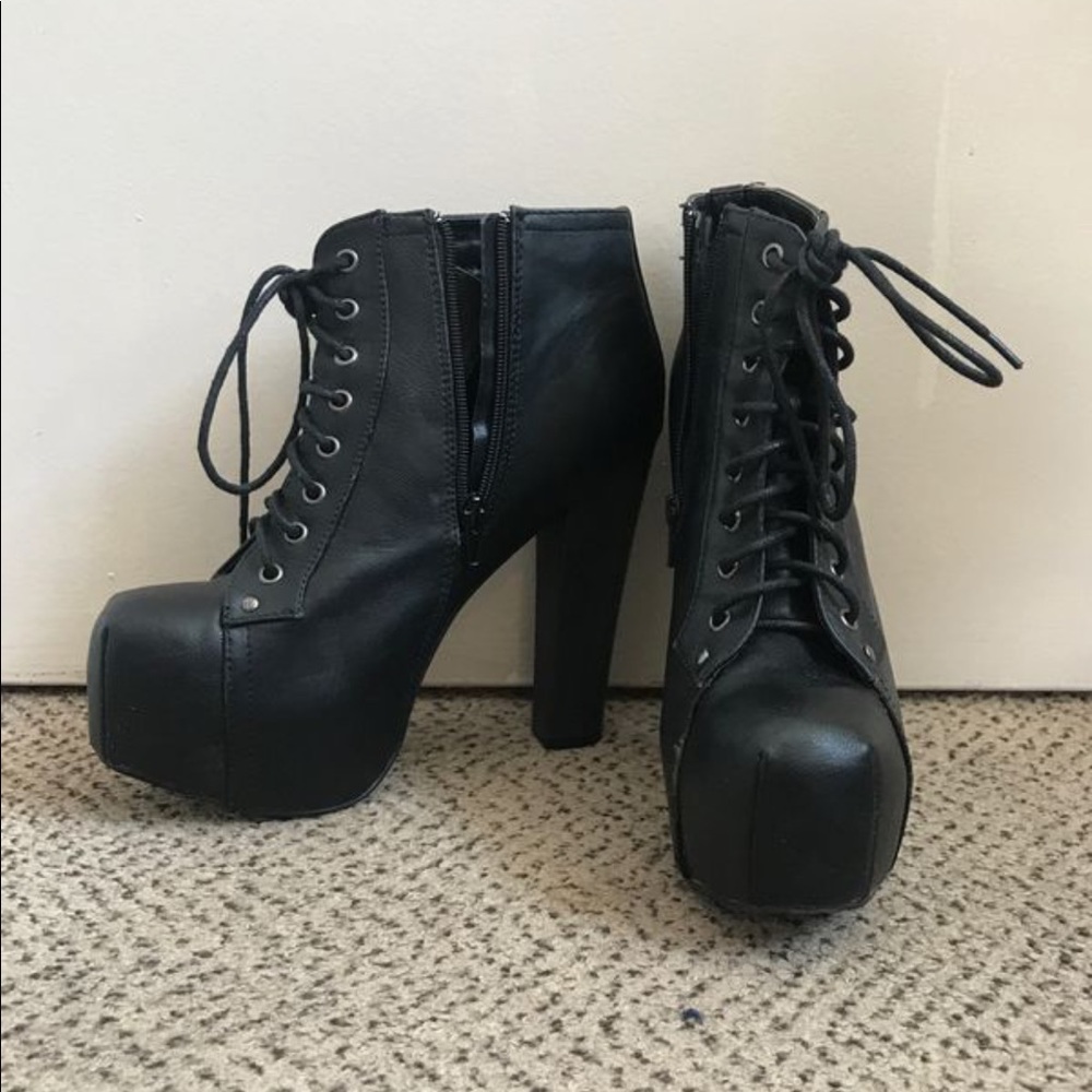 Breckelle’s shoes size 8 1/2